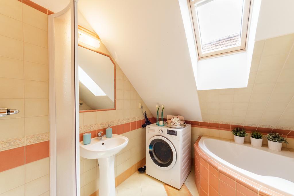 Old Town Charles Apartments Ceske Budejovice Ngoại thất bức ảnh