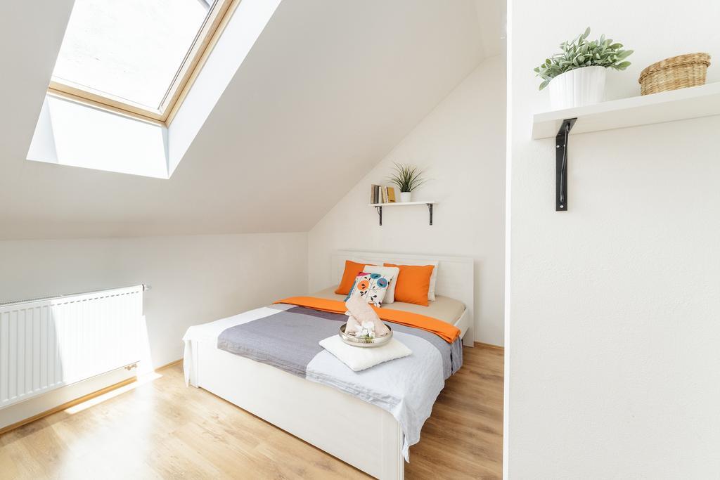Old Town Charles Apartments Ceske Budejovice Ngoại thất bức ảnh