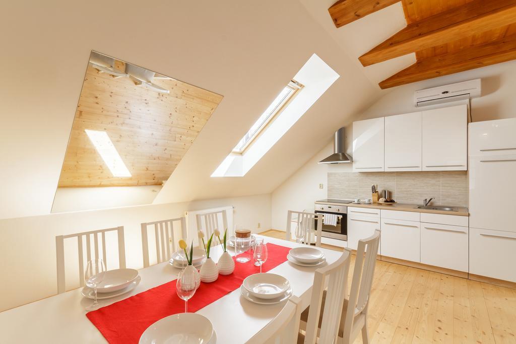 Old Town Charles Apartments Ceske Budejovice Ngoại thất bức ảnh