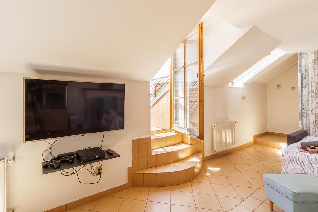 Old Town Charles Apartments Ceske Budejovice Ngoại thất bức ảnh