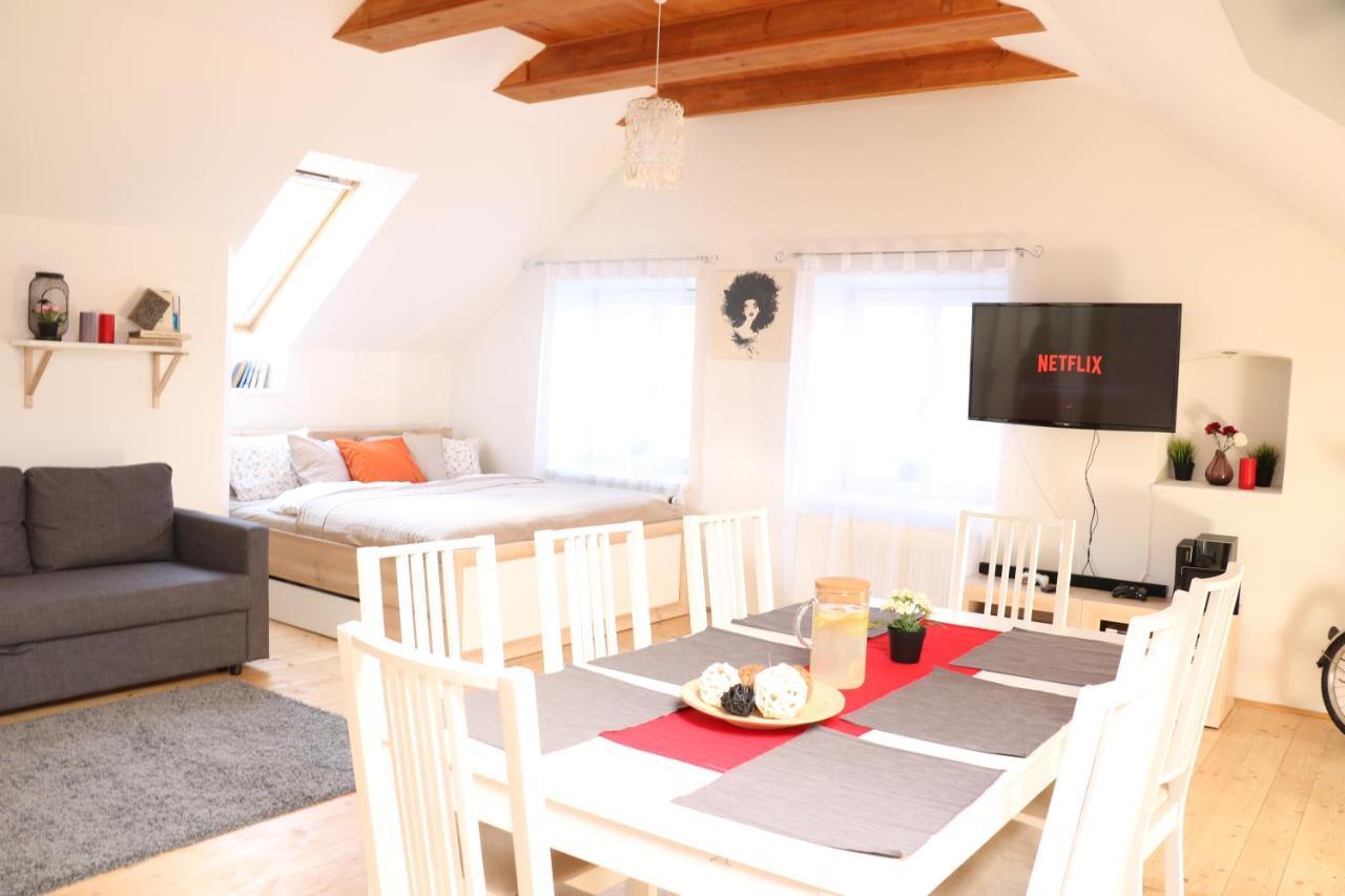 Old Town Charles Apartments Ceske Budejovice Ngoại thất bức ảnh
